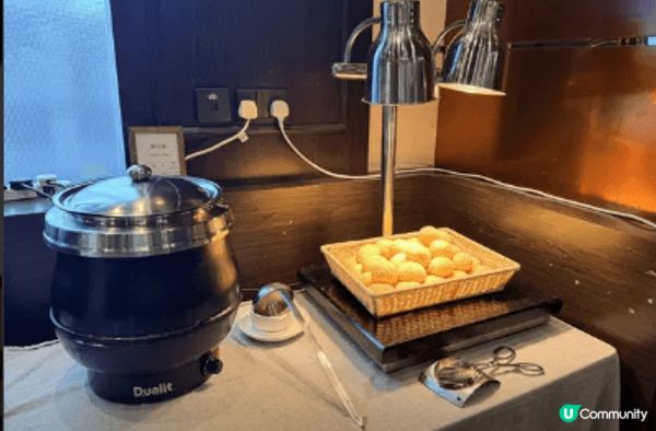 (香港珀麗酒店協奏坊西餐廳) 星期日半自助午餐，如選主菜每位...