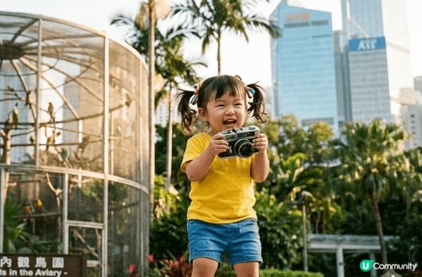 阿女喺今年暑假，第一次去香港公園觀鳥園就笑得超開心！身邊有好...