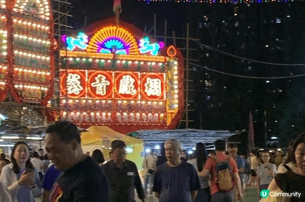 這次走訪香港多個街頭景點，有熱鬧廟街、維港靚夜景，也品嘗特色...