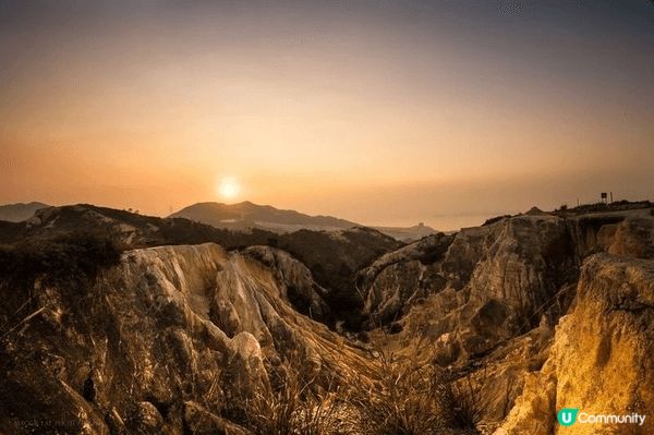 要睇高山低谷，其實唔一定要去美國。位於屯門嘅菠蘿山有「港版大...