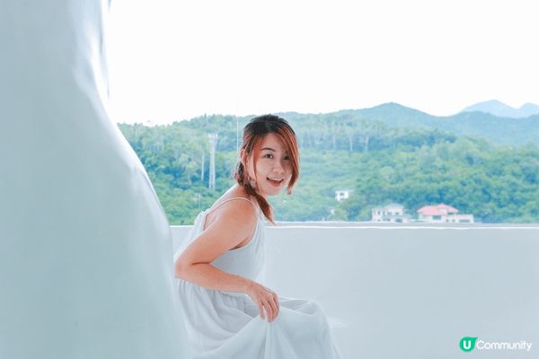 蜜悅•深圳藍白聖島懸崖泡池美宿位於深圳大鵬半島，酒店設計上跟...