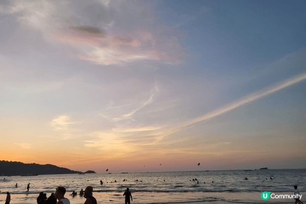泰國布吉的旅遊去了熱鬧的酒吧街和芭東海灘，這兩個地方都很美。...