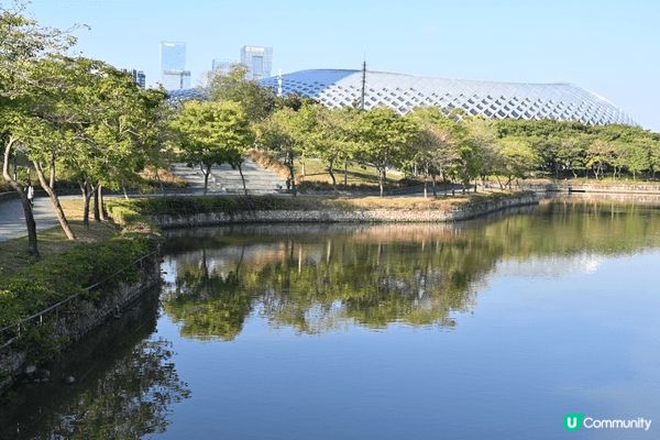 深圳灣人才公園及深圳灣萬象城環境優美，可以慢慢行慢慢搵餐廳，...