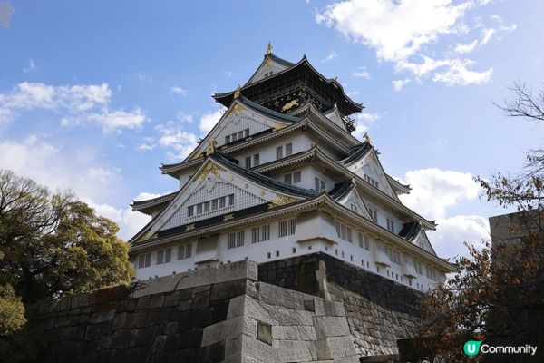 大阪城富有日本特色，地理位置方便，四季都會呈現不同的景色和氛...