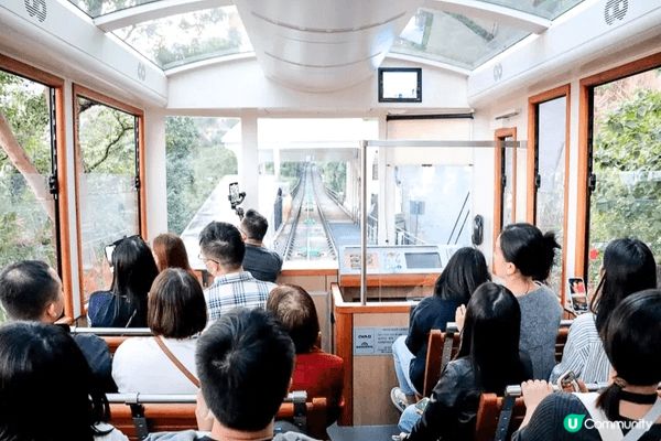 百年歷史的山頂纜車，以接近45度的傾斜角度一路攀升至海拔55...