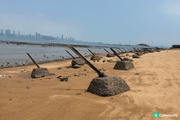 這幾張圖是台灣金門縣名景點～分別有沙美老街、建功嶼、雙口海灘...