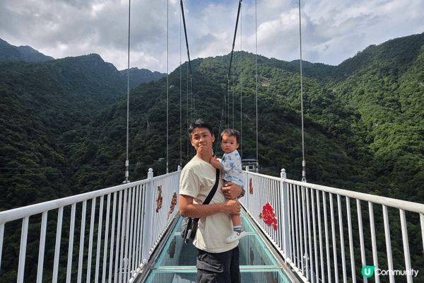 韶關雲門好風光，身踏玻璃高橋，俯瞰飛瀑騰空起。