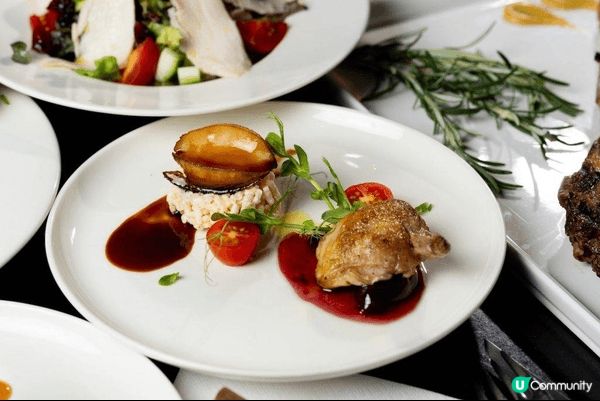北角匯的高格調扒房「Steak Art」煙火雞田園沙律配柚子...
