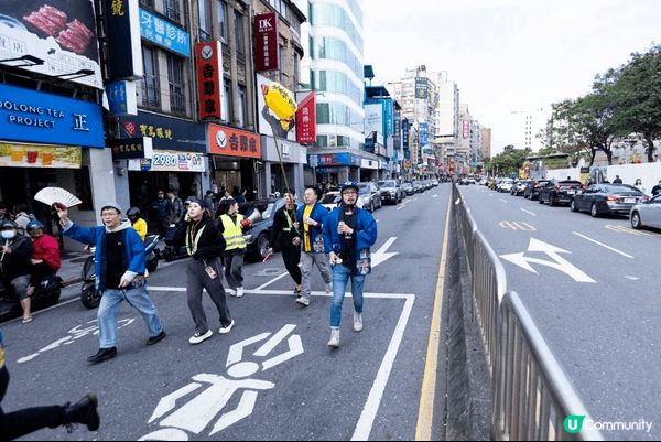 大稻埕 非常傳統漂亮 文化保存很好的地方 廟宇跟傳統建築很美...
