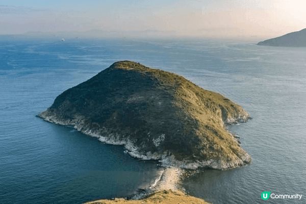 我會推介玉桂山，玉桂山山頂嘅空地廣闊，景觀開揚，可以對望海洋...
