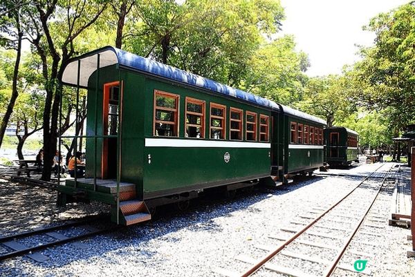 台灣宜蘭風景羅東林業文化園區的綠色火車和各種美食例如肉羹麵和...