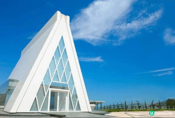 愉景灣⛪️給人的感覺遠離繁囂🌸💐，給人寧靜舒適嘅感覺⛰️🌊，...
