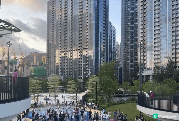 今帶B去啟德，真係好似返咗內地咁，條路闊、人又多，本來想玩五...