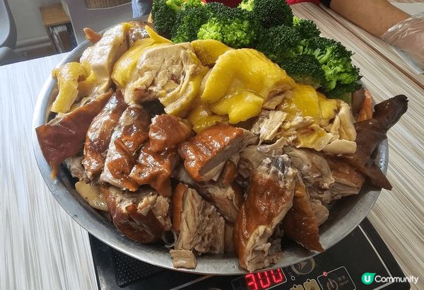 每年新年，我屋企一定會食笑口棗、角仔、盆菜等，食依d嘢嘅時候...