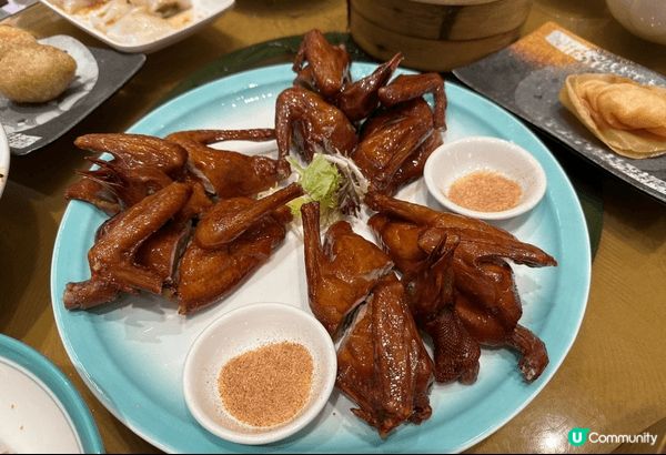 燒乳鴿鮮嫩，炒牛河爽口。