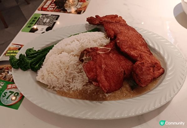 長沙灣嘅牛奶冰室，中午做緊特價，一個雙扒餐，仲送1杯黑糖牛乳...