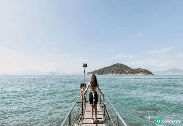 旅行打卡地點:西環鐘聲泳棚 企係泳棚上面，點影都係靚。不過去...