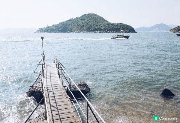 旅行打卡地點:西環鐘聲泳棚 企係泳棚上面，點影都係靚。不過去...