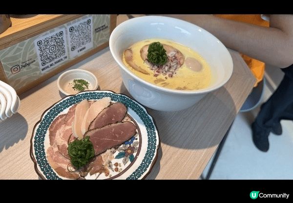 在荃灣道拉麵, 食雞白湯拉麵,好味。在荃灣街市街, 無印良品...