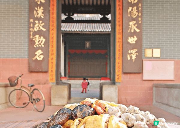 每一年必食嘅盆菜，豐富嘅材料同味道，一家人一齊分享新年嘅快樂...