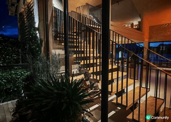 「瀘沽湖·入影鬆半山酒店」全方位的奢華隱逸體驗，是極具吸引力...