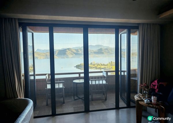 「瀘沽湖·入影鬆半山酒店」全方位的奢華隱逸體驗，是極具吸引力...