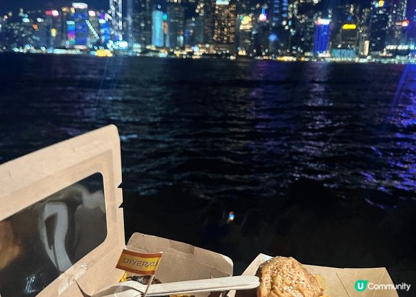 同伴侶係西九文化區慶祝聖誕 打卡 睇日落行完市集買埋嘢飲嘢食...