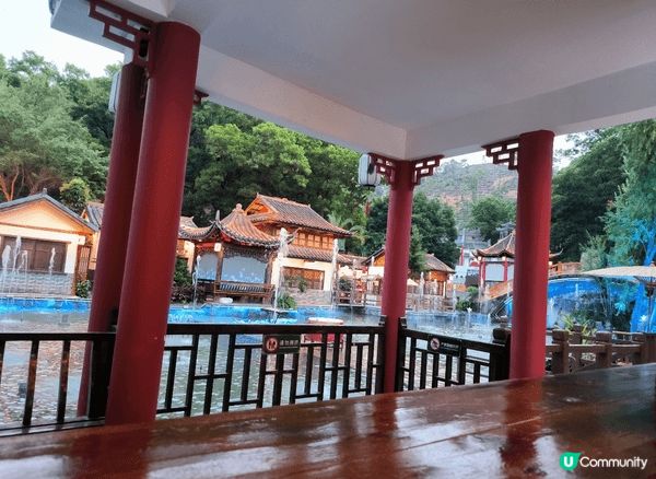 東莞的龍鳳山莊，不論是白天還是晚上，風景都有著一份古典的美麗...