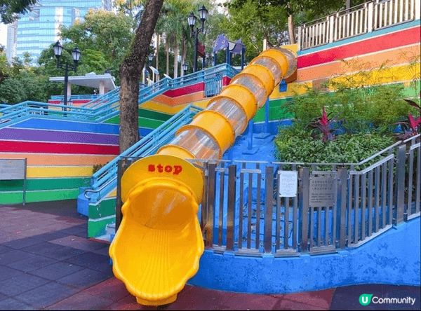 必去香港公園兒童遊樂場，有個4米長既滑梯，又有沙池，有個彩虹...