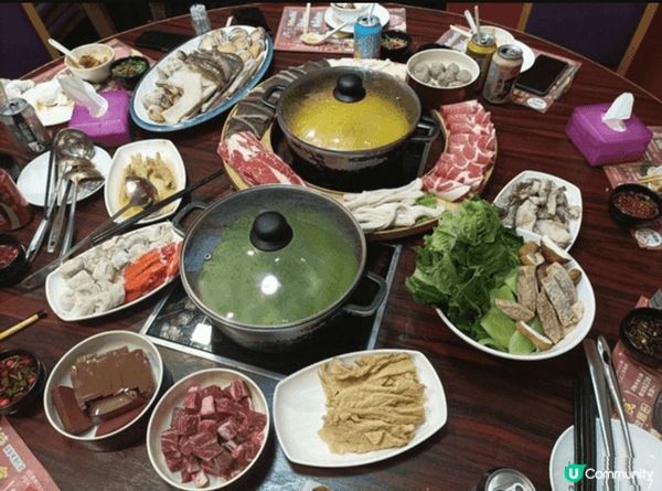 三張圖片分別是西餐，中餐及火鍋，三款美食都是港人喜愛的，所以...