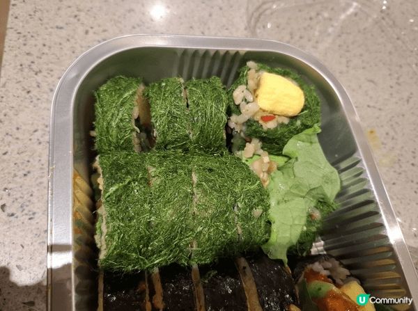 非常好吃的吉列豬扒冰冷面，也有紫菜雞肉雞蛋飯卷