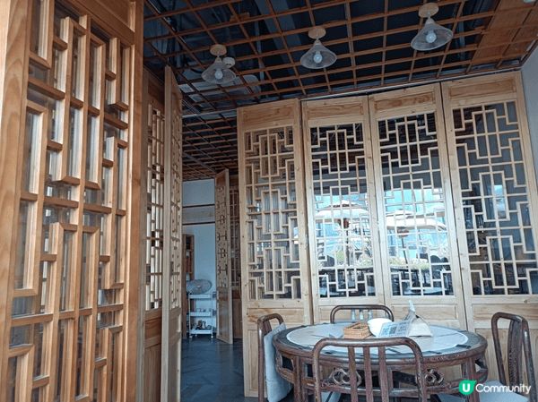 五指毛桃燉湯好喝，番茄炒椰菜花味道家常，餃子軟糯且餡料豐富，...