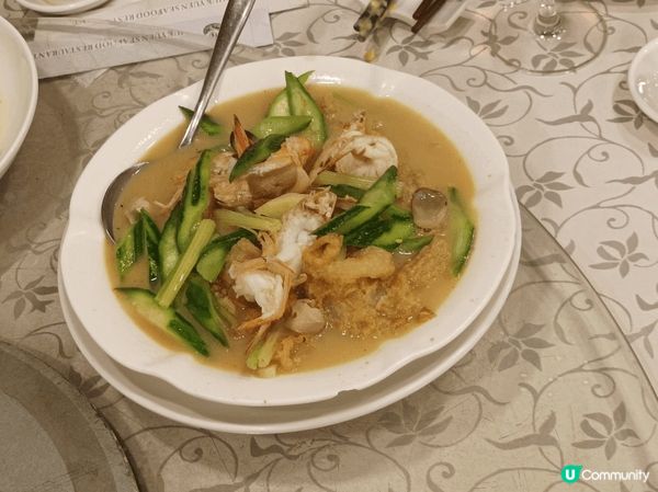 在竹園海鮮飯店與同事們品嚐美味的中式晚飯,包括紅瓜子和很少見...