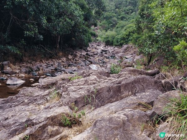 西貢郊遊行山打咭熱點，可到破邊洲段，亦可觀賞六角形岩住