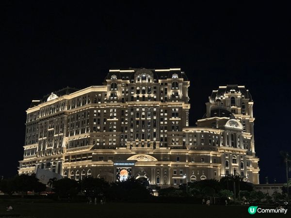 澳門嘅夜晚其實都超級好影，金光閃閃，有少少歐洲嘅感覺，都係一...