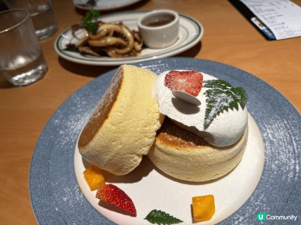 我想介紹迪士尼樂園酒店，裏面是聖誕樹及迪士尼人物都能帶給人們...