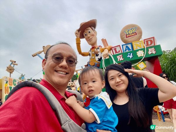 我地維維滿一週歲啦！！！決定去一個好玩的週歲旅行，香港迪士尼...