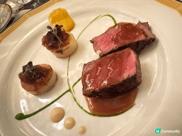 在香港半島酒店享用三道菜晚餐來慶祝和先生的三周年結婚紀念日。...