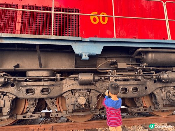 香港鐵路館是親子遊的熱門打卡地點，也吸引了許多家庭前來參觀和...