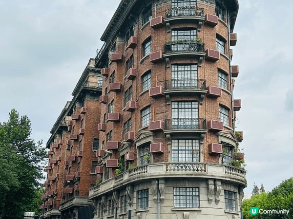 上海武康大樓-是上海的特色地標建築物之一，也是近幾年的網紅打...