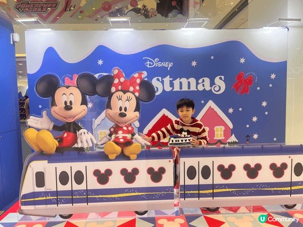 與小朋友到今年海港城的Disney Christmas 打卡...