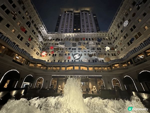 半島酒店一向係打卡熱門地點，於聖誕節時噴水池範圍更有燈飾點綴...