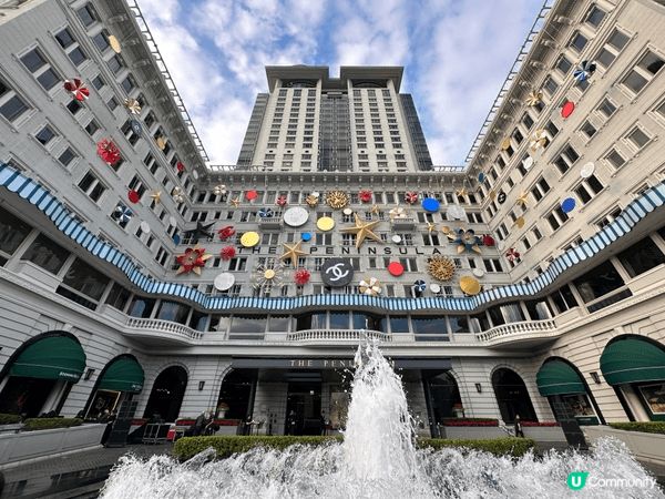 半島酒店一向係打卡熱門地點，於聖誕節時噴水池範圍更有燈飾點綴...