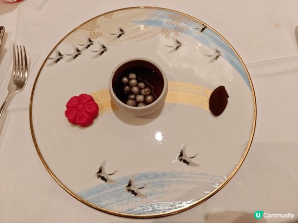 嫲嫲👵🏻，因為我嫲嫲好鍾意食蛋糕🍰，唔送返個咁精緻嘅蛋糕同佢...
