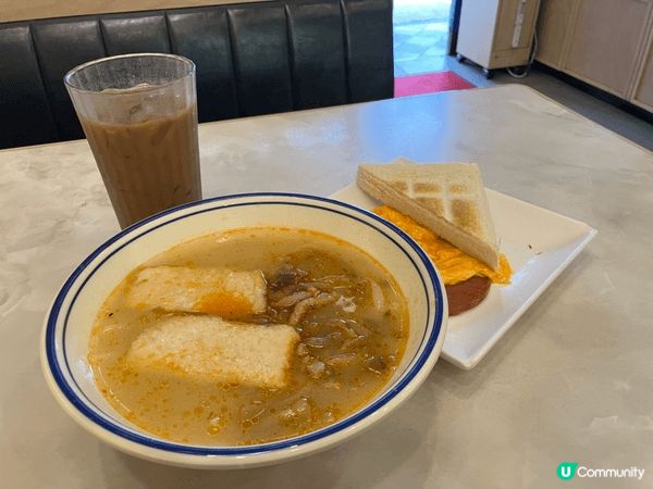 簡簡單單的早餐，榨菜魚片銀針粉加即磨凍咖啡，食完滿足有個go...