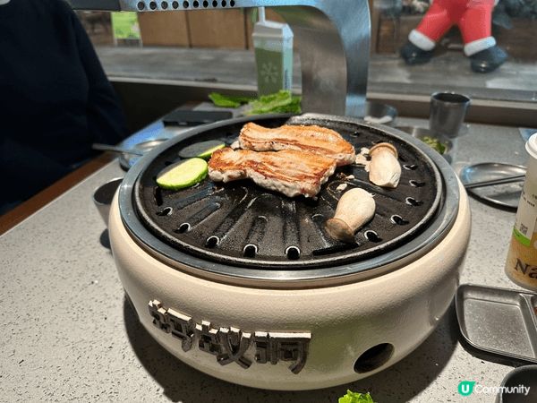 返咗深圳食嘢，去咗食螞蟻洞呢間烤肉餐廳，最好係職員可以幫你燒...