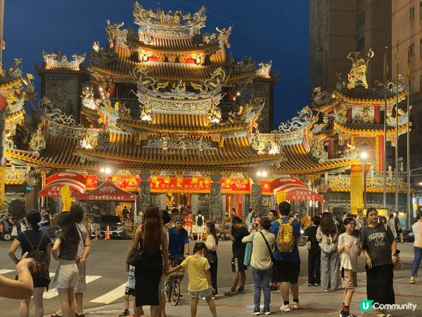 饒河街夜市超推！🤤 首先食物超多選擇：胡椒餅現烤超香、臭豆腐...