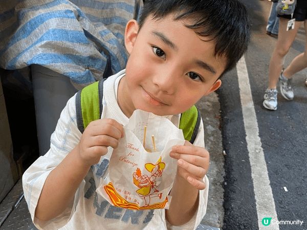 饒河街夜市超推！🤤 首先食物超多選擇：胡椒餅現烤超香、臭豆腐...