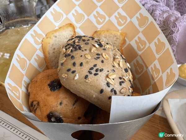 北京Pop Land 入面嘅Molly 城堡主題餐廳，食物造...