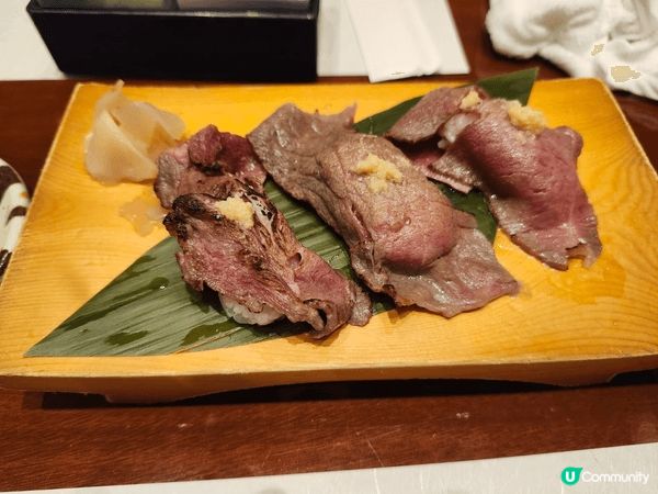 我和家人暑假喺沖繩旅行，夜晚去咗一間日本料理，壽司好新鮮。
